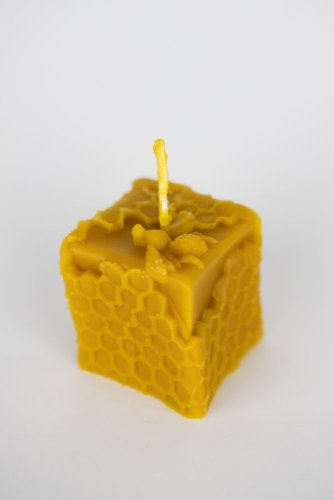 Sviečka kocka so včelou 125 g